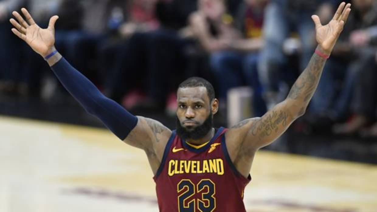 LeBron James durante su partido contra Toronto Raptors