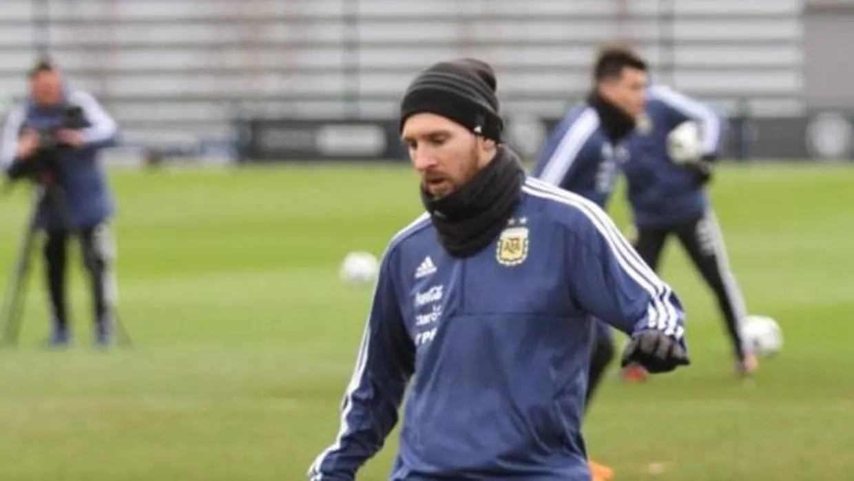 Leo Messi durante el entrenamiento con Argentina