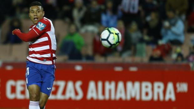 Espinosa da el triunfo al Granada en el minuto 90