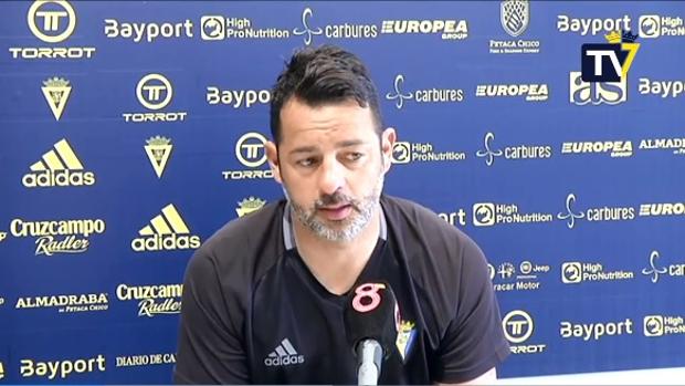 Mere reconoce la «ansiedad» en el Cádiz B en este último tramo