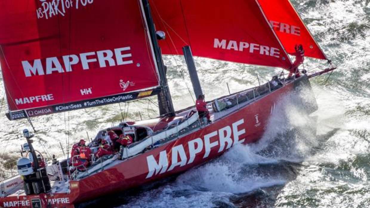 El «Mapfre» suspende la navegación para realizar una reparación cerca de Cabo de Hornos