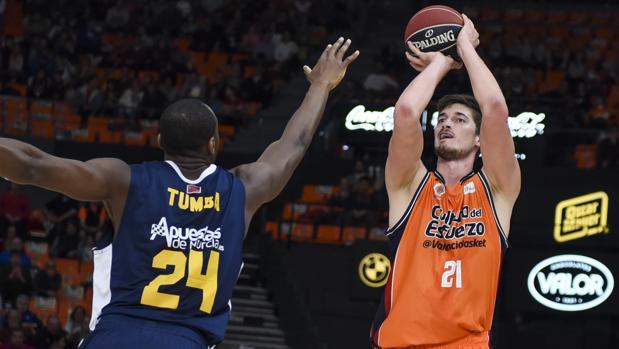 Un sólido UCAM sorprende a un mal Valencia