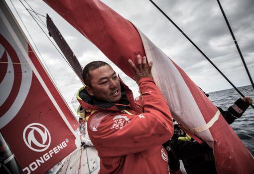 «Brunel» resiste el empuje de «Dongfeng» a poco más de 24 horas de la llegada a Itajaí