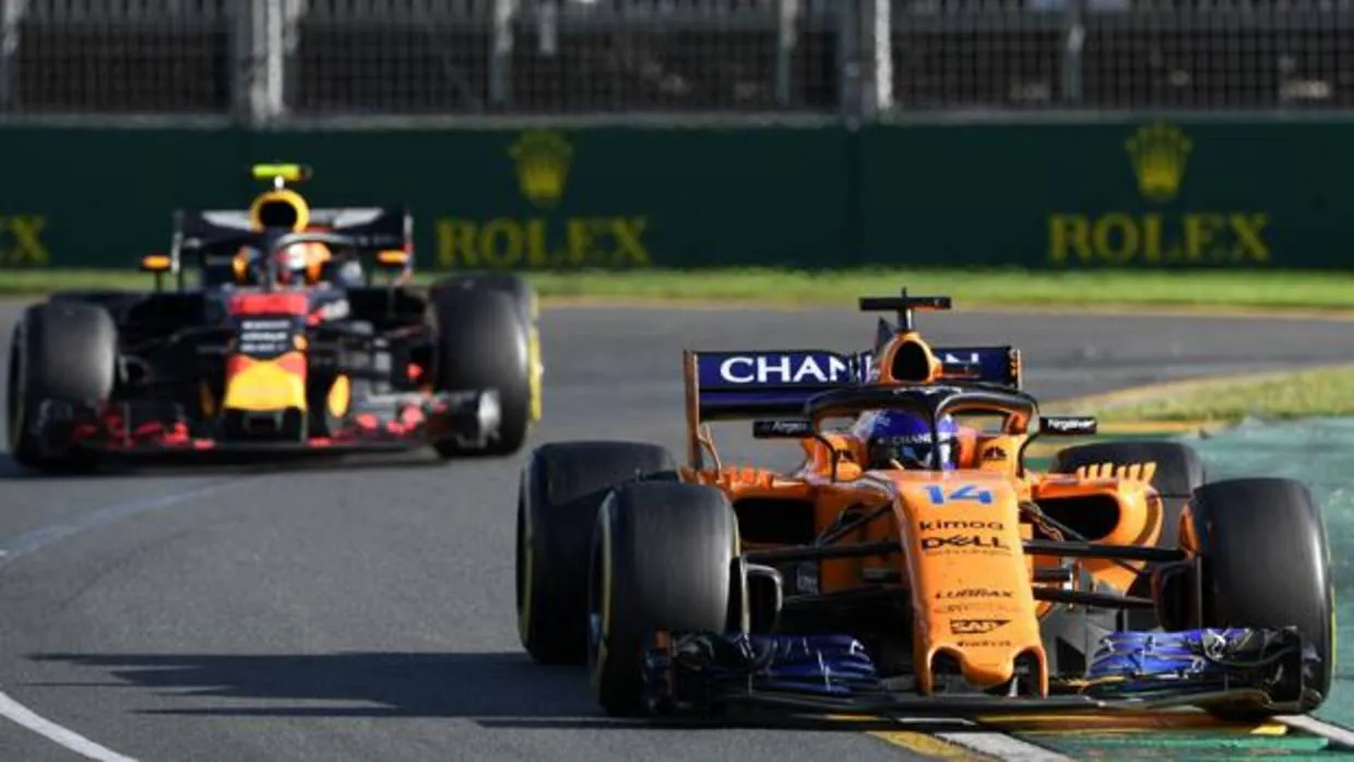 Fernando Alonso y Max Verstappen, durante el pasado GP de Australia