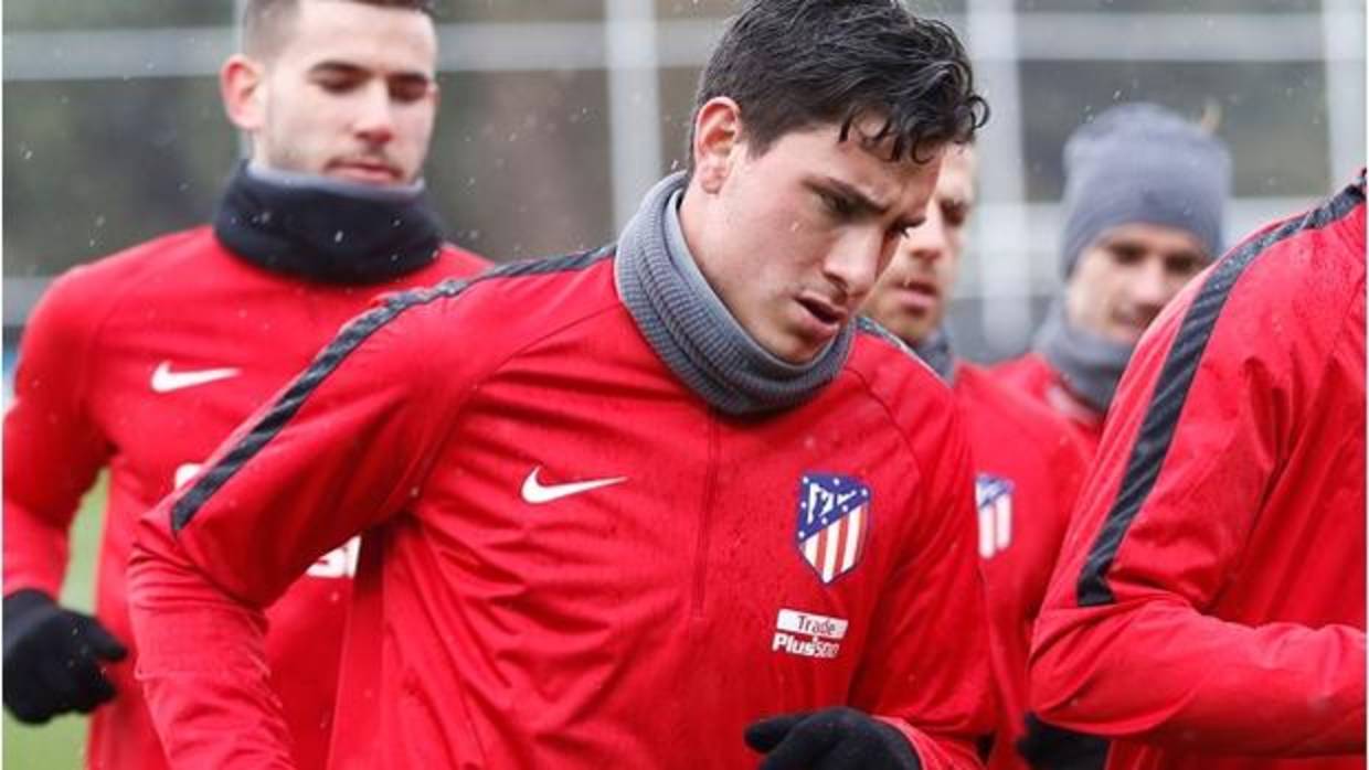 Giménez, en el entrenamiento del Atlético de Madrid