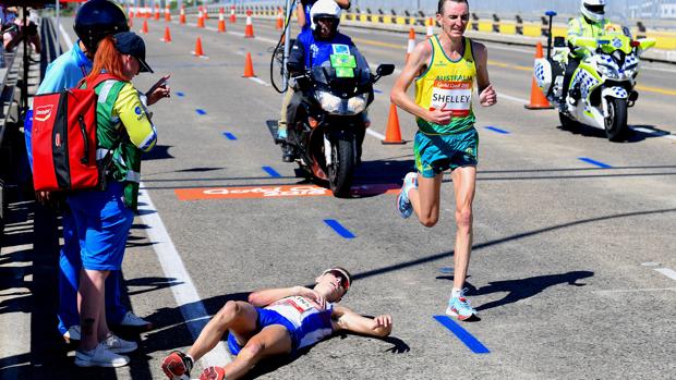 Polémica tras el colapso del escocés Callum Hawkins en el maratón