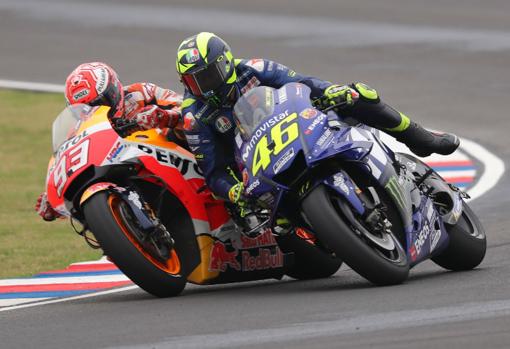 Valentino Rossi no olvida y enmarca su choque con Márquez en Argentina