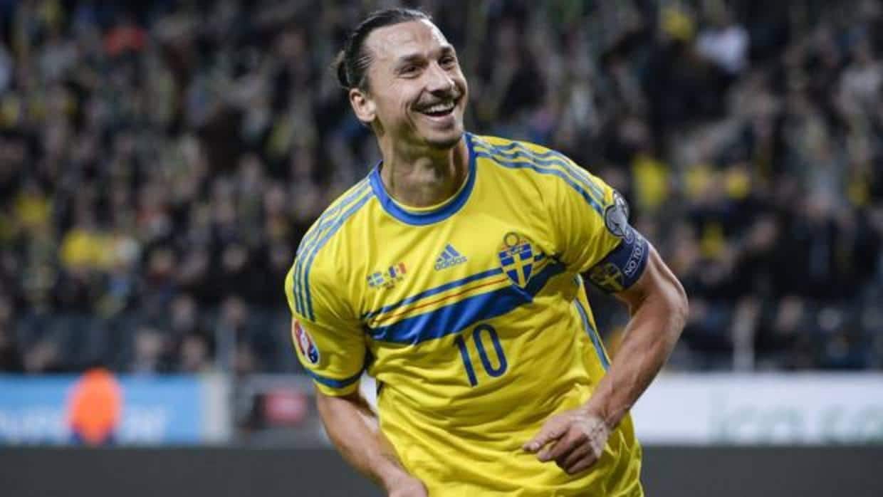 Zlatan Ibrahimovic celebra un gol con Suecia en 2016