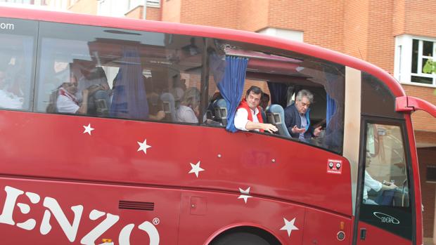 Apedrean un autobús de aficionados del Sevilla