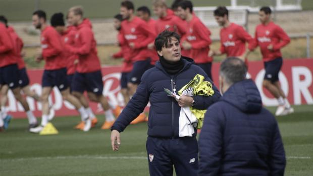 Montella vuelve a entrenar mientras el consejo dirime su futuro