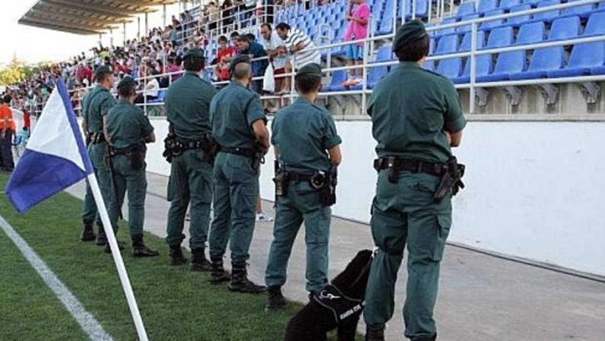 La Guardia Civil vigila un partido del fútbol modesto