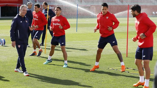 Castro, presente en la primera sesión de Caparrós como nuevo entrenador del Sevilla