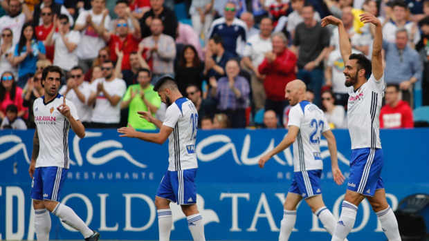 El Zaragoza se impone al Sporting en el duelo de la zona alta