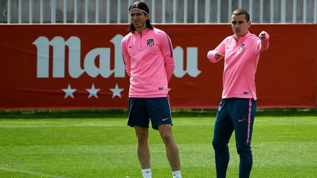 Filipe Luis recibe el alta y entra en la lista para el Arsenal