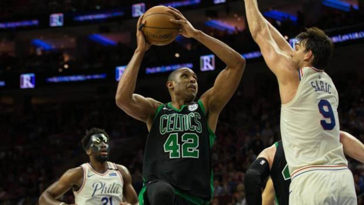 Cavaliers y Celtics siguen invictos y están a un triunfo de acceder a finales