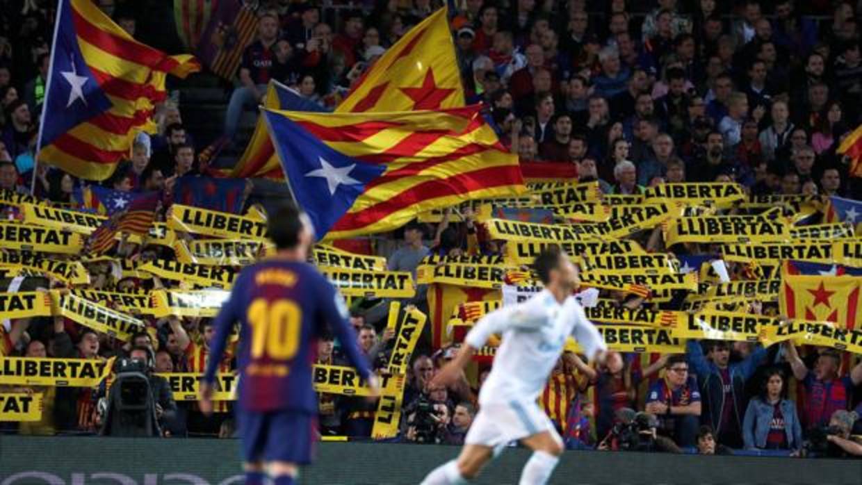 Exhibición independentista en las gradas del Camp Nou