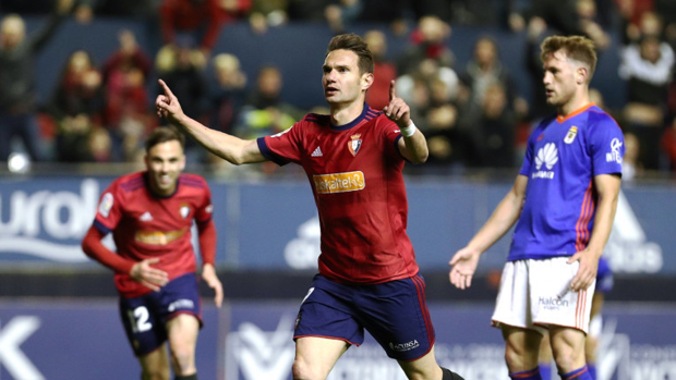 El Osasuna se impone al Oviedo y le adelanta en la tabla