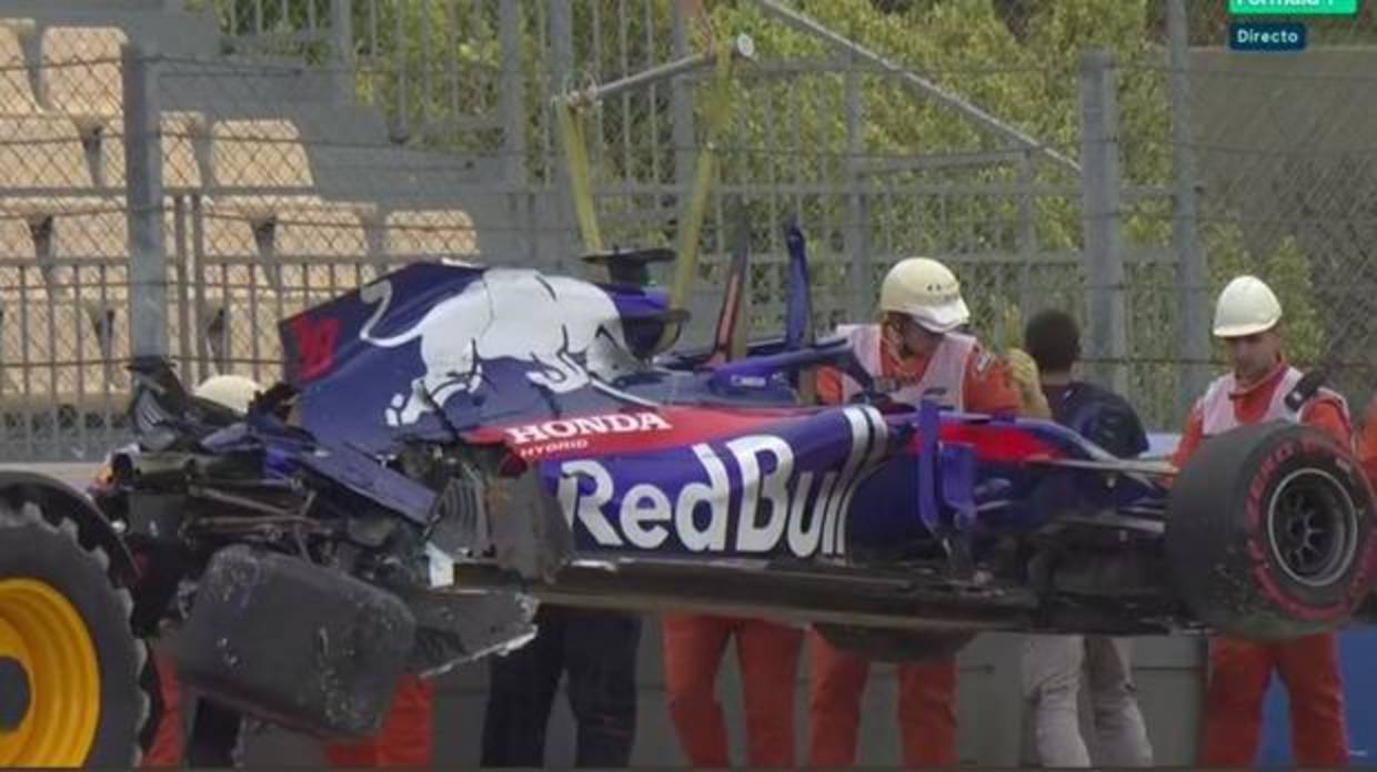Brutal accidente de Hartley, que partió en dos su coche