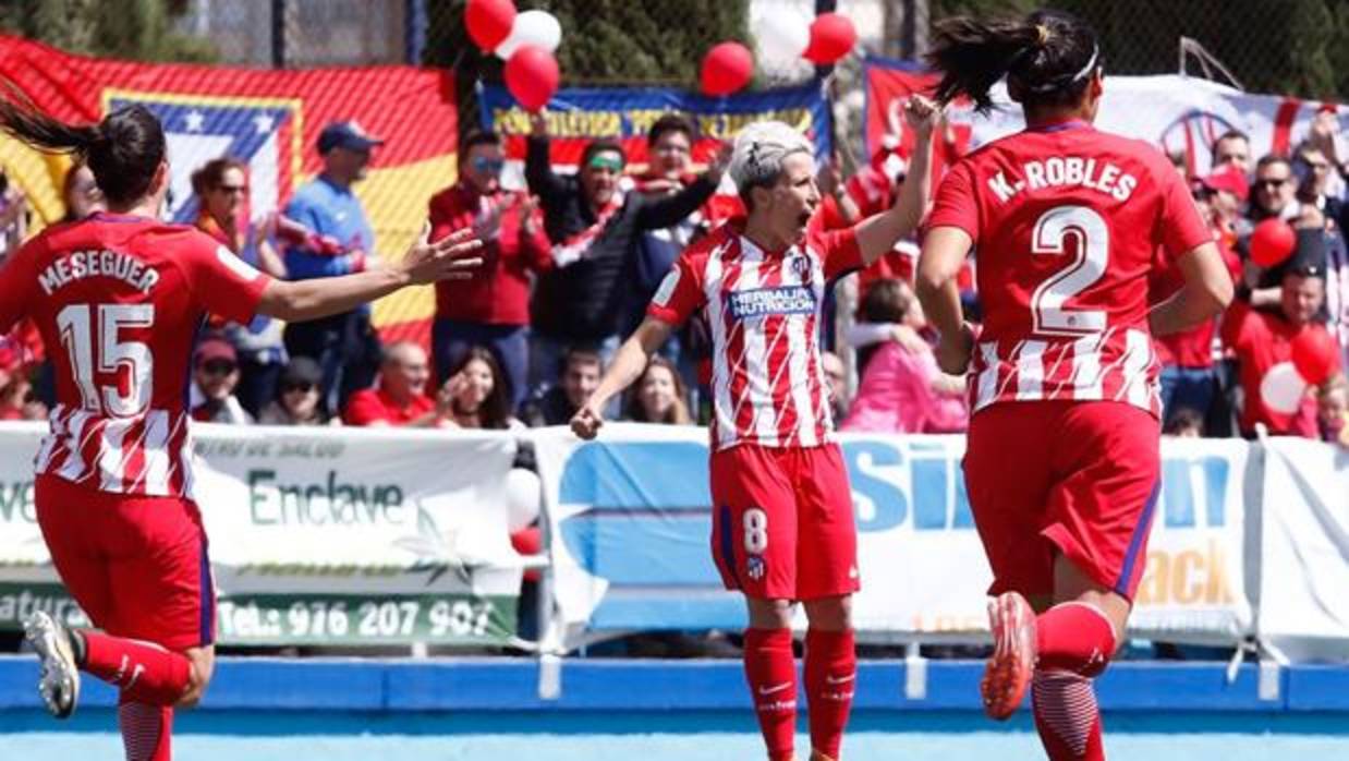 Las jugadoras del Atlético de Madrid celebran el título