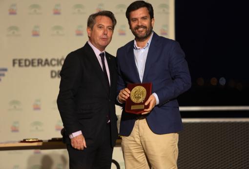 La Federación Andaluza premia a LA VOZ por su difusión de la vela