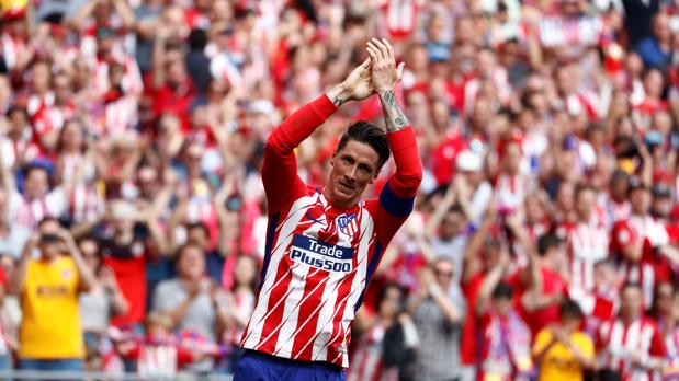 Torres se regala un doblete en su fiesta de despedida