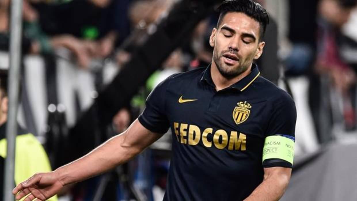 Radamel Falcao en un partido con el Mónaco