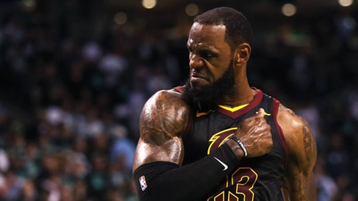 LeBron James celebra el triunfo ante los Boston Celtics