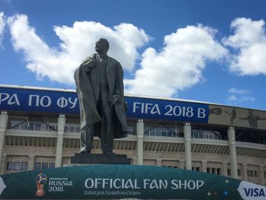 Estatua dedicada a Lenin frente al estadio Luzhniki, en Moscú