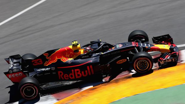 Verstappen manda en los libres