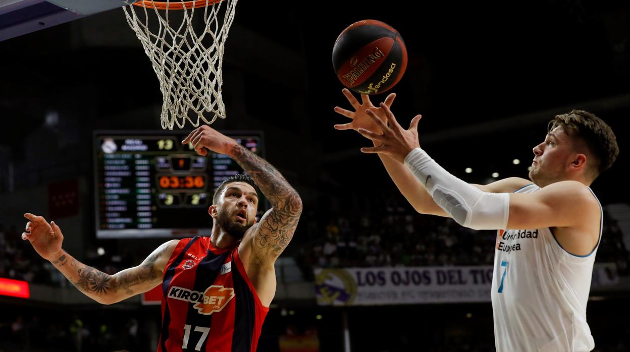 El Baskonia toma el Palacio y da un paso de gigante hacia el título