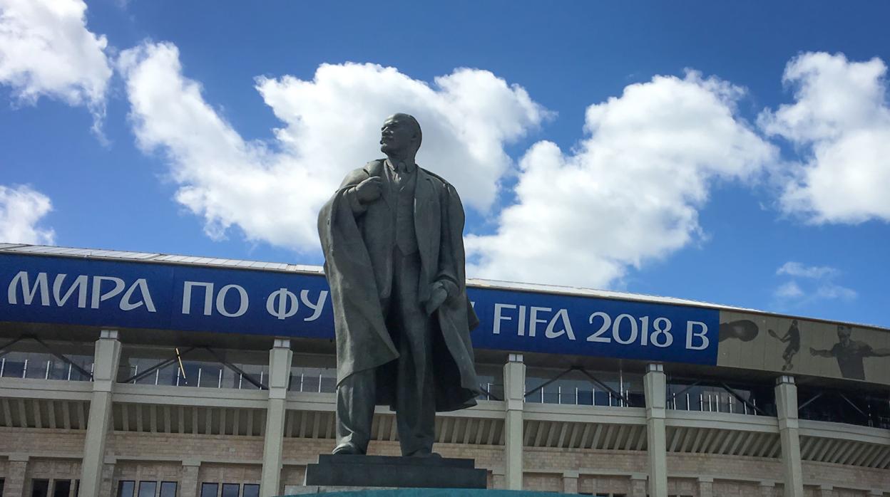 El estadio Luzhniki de Moscú en los preparativos para el Mundial de 2018