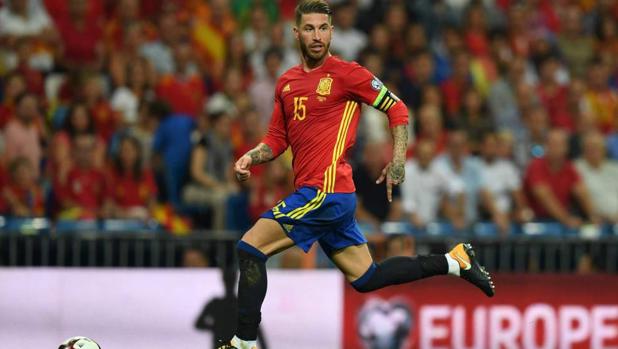 Sergio Ramos en un partido de la selección española