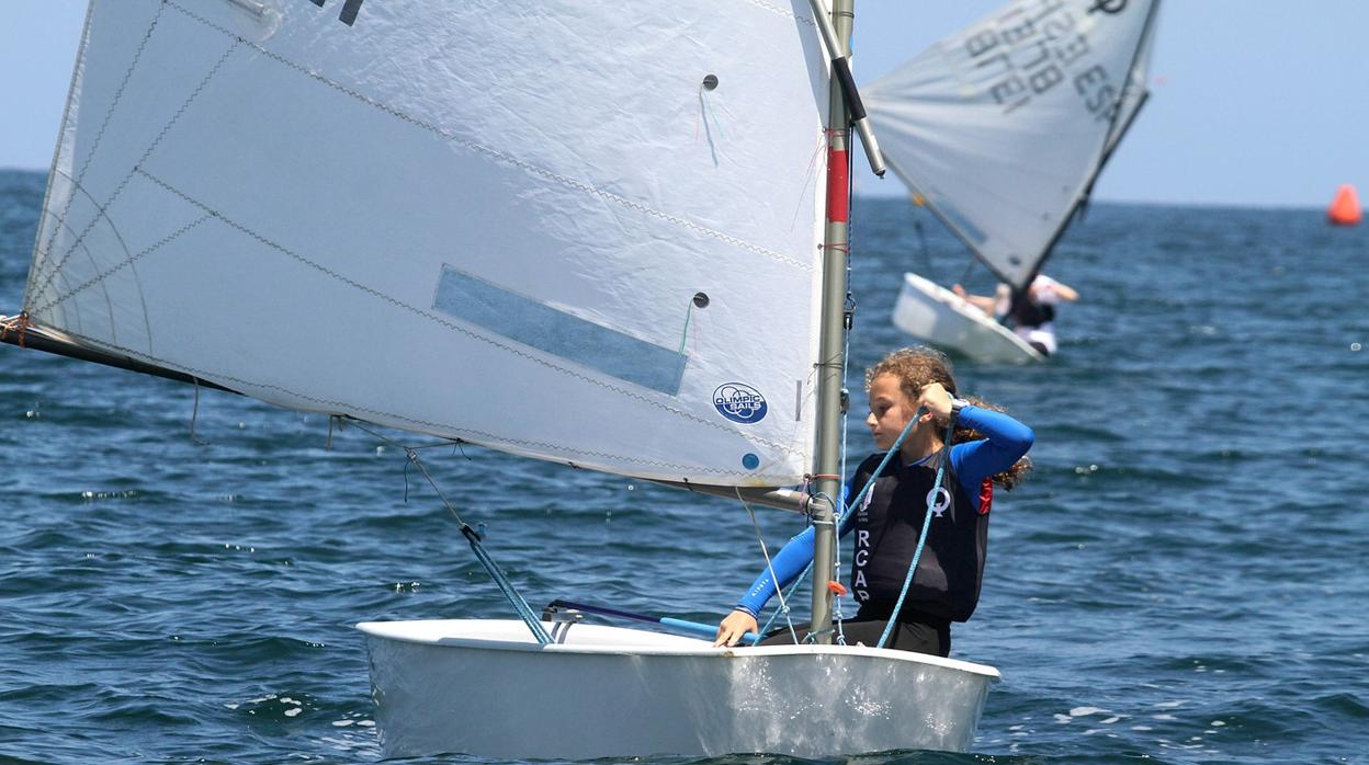 Carlos Ordoñez y Leticia Pelayo se hacen con el V Trofeo de San Pedro en Snipe