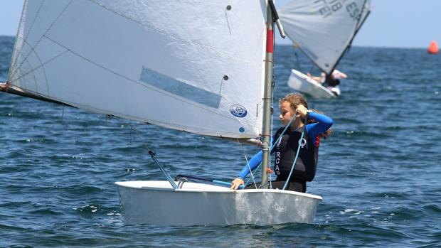 Carlos Ordoñez y Leticia Pelayo se hacen con el V Trofeo de San Pedro en Snipe