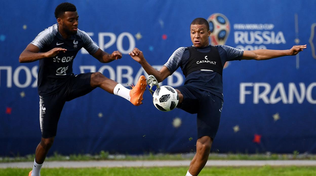 Lemar y Mbappe, durante un entrenamiento de Francia