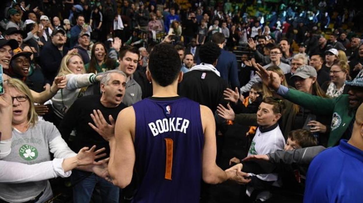 Devin Booker tras anotar 70 puntos en un único partido