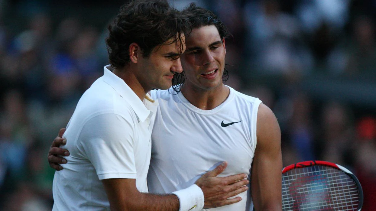 Federer felicita a Nadal tras la final de Wimbledon 2008