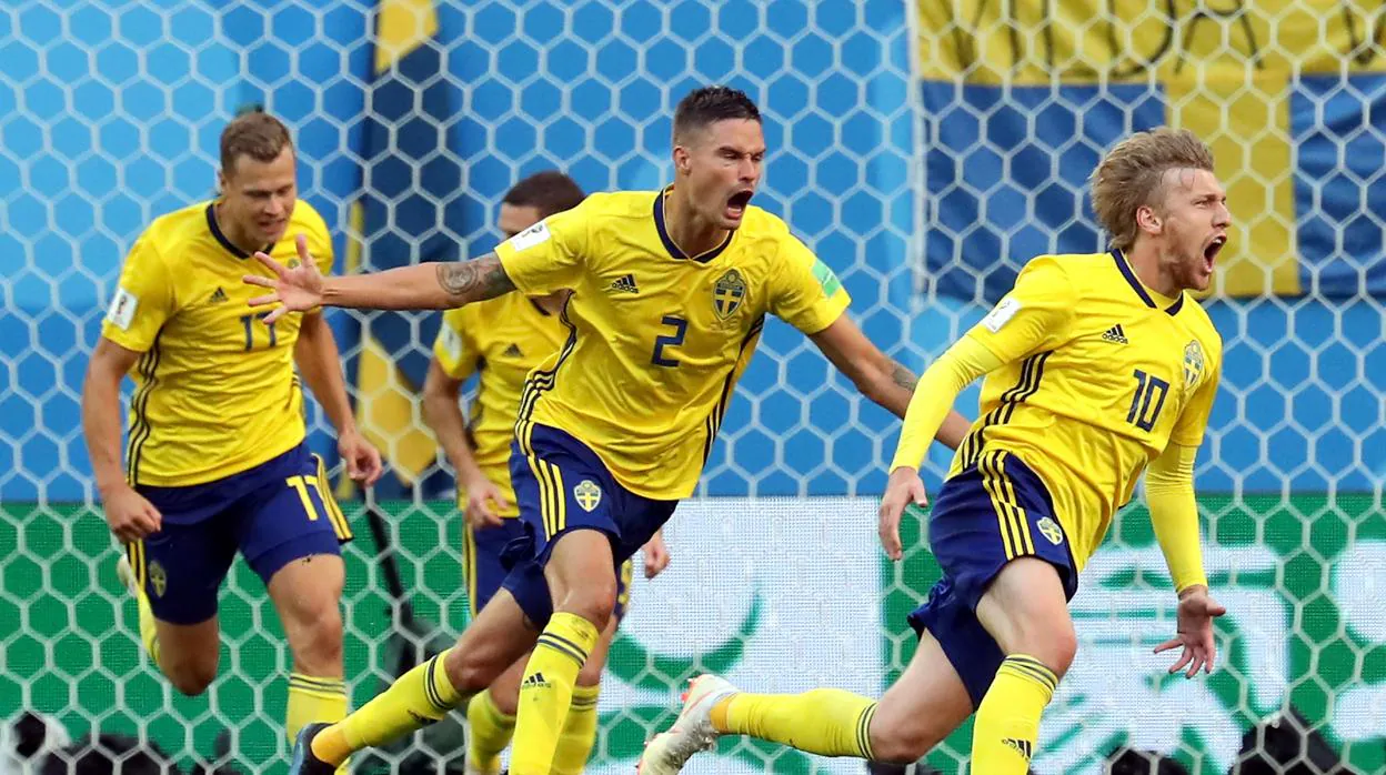 Suecia celebrando el gol del «10» de Suecia, Forsberg, en el Mundial de Rusia ante Suiza