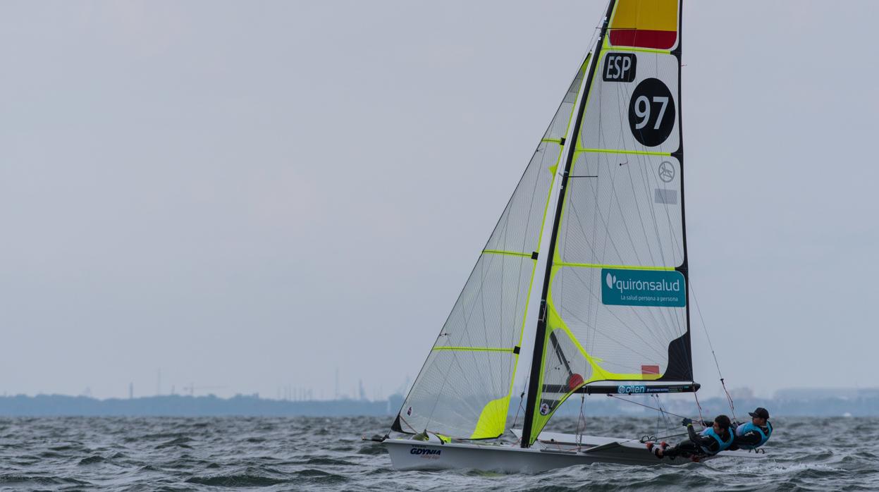 Fernando Echávarri y Tara Pacheco en Nacra 17 y Diego Botín e Iago López, segundos en el Europeo