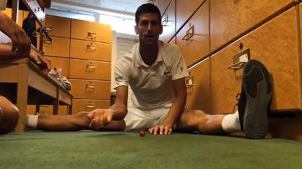 Djokovic se entretuvo jugando a las canicas