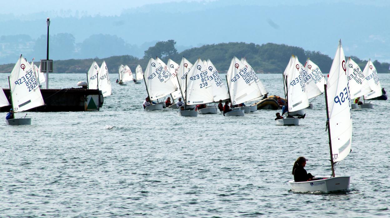 La Semana Gallega de Vela arranca en Villagarcía con dominio de regatistas del Náutico de Vigo en 420