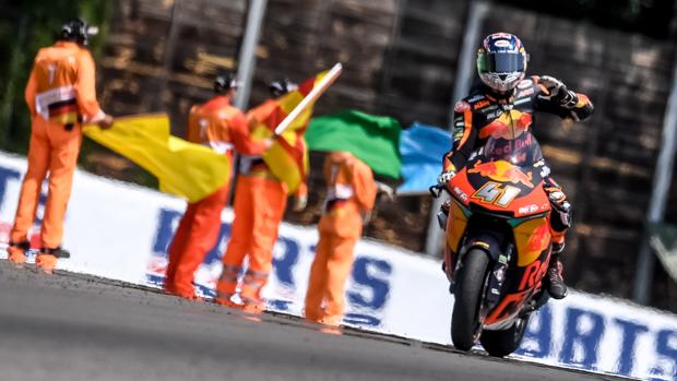 Binder firma su primer triunfo en Moto2 ante Mir