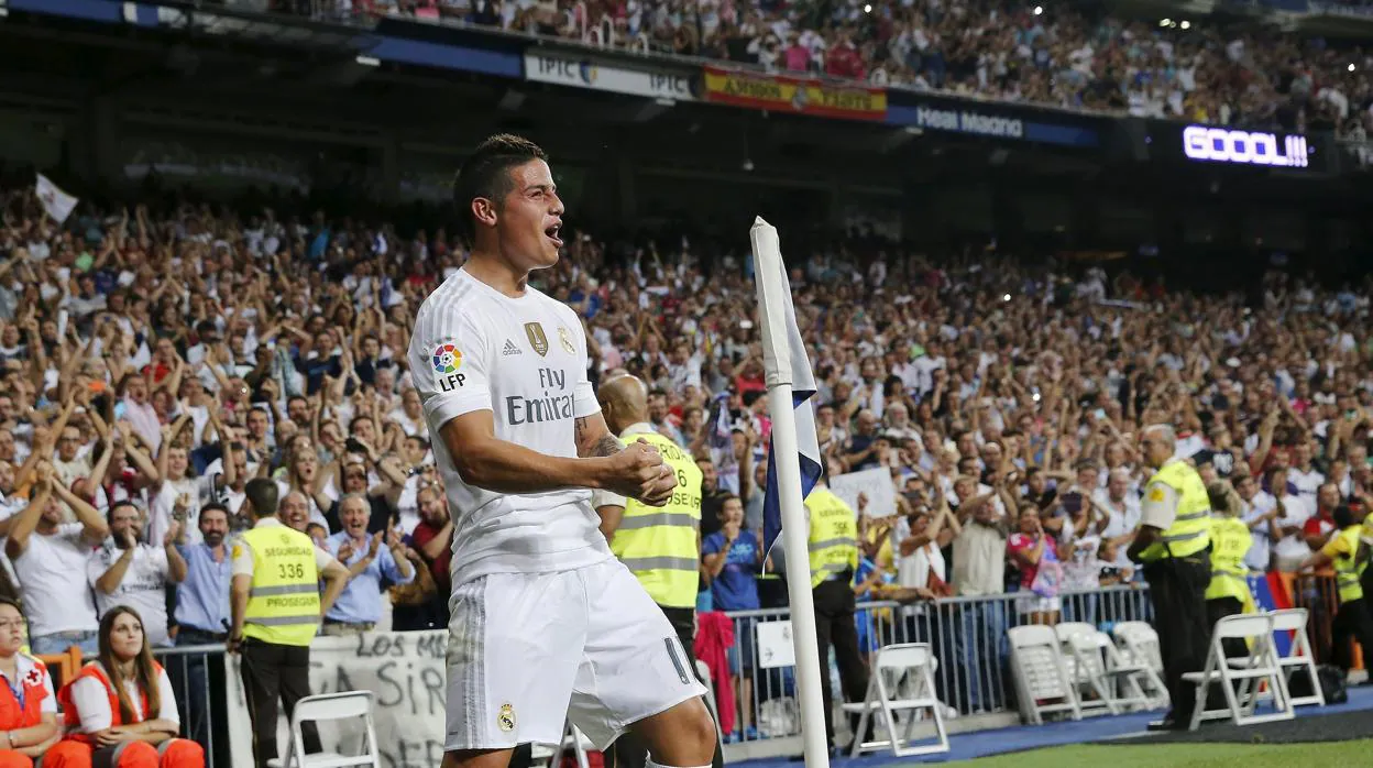 James, celebrando un gol con el Real Madrid en el Santiago Bernabéu, en el año 2015
