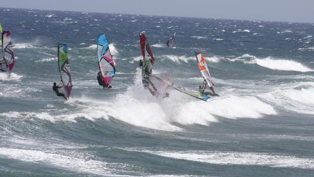 Los junior protagonizan la quinta jornada del Gran Canaria Wind and Waves Festival