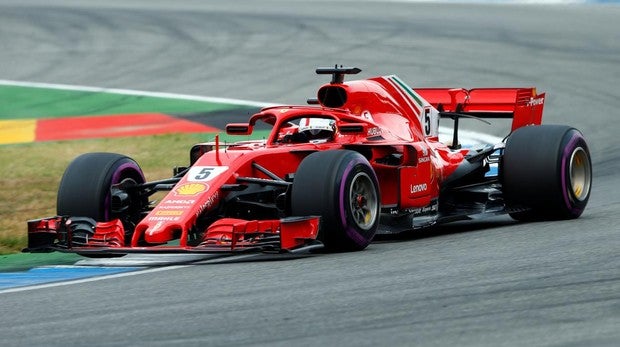 Drama para Hamilton, pole para Vettel