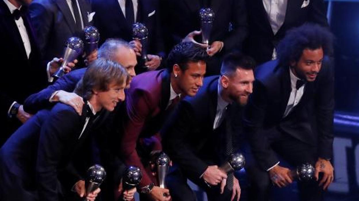 Neymar junto a Iniesta y Messi en la anterior gala de los premios The Best