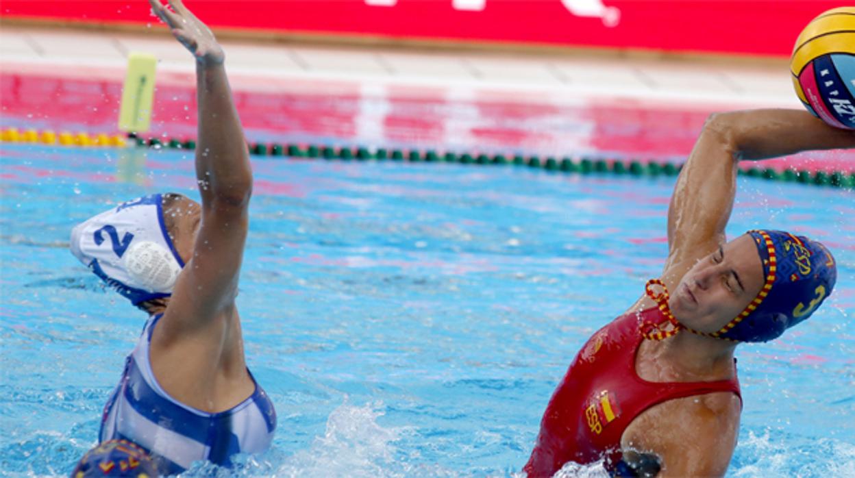 La selección femenina de waterpolo en el partido de semifinales ante Grecia