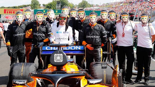 Así celebró McLaren el cumpleaños de Alonso