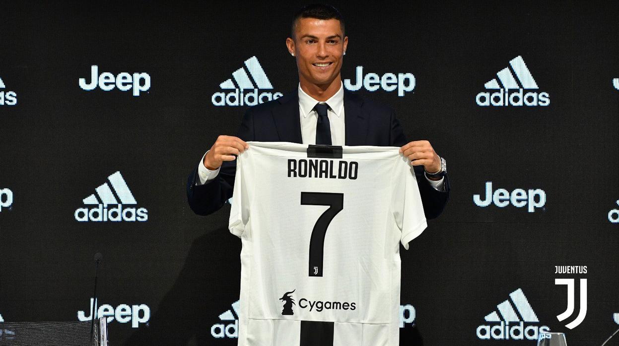 Cristiano Ronaldo, durante su presentación con la Juventus