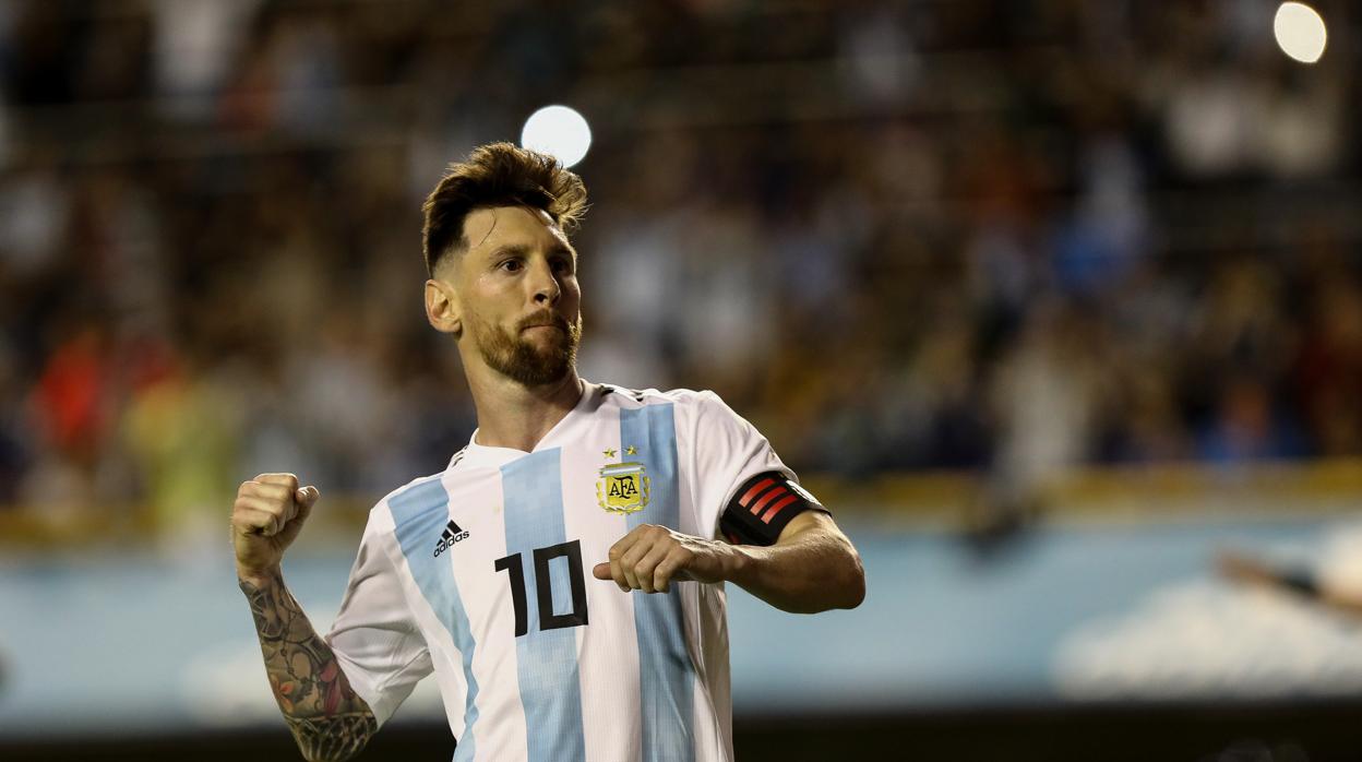 Messi celebrando un tanto con la selección argentina